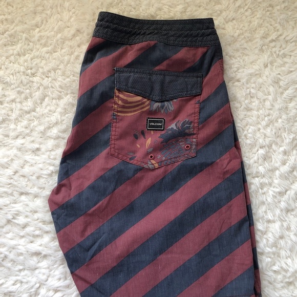 Volcom Stoneys Shorts - Picture 2 of 3